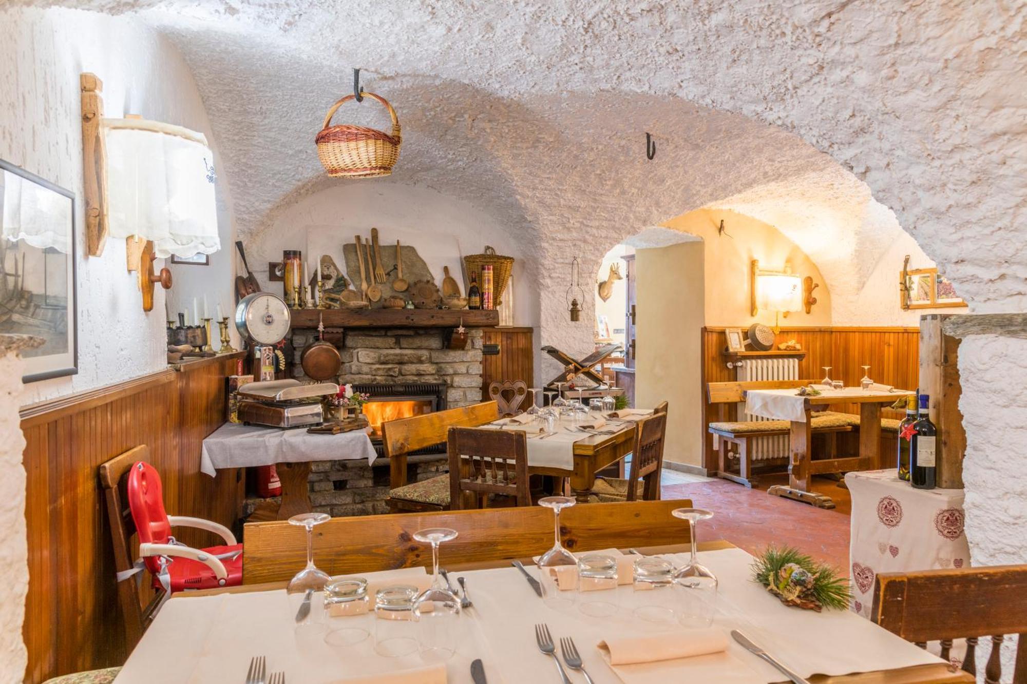 La Placette - Albergo Diffuso E Trattoria 우속스 외부 사진