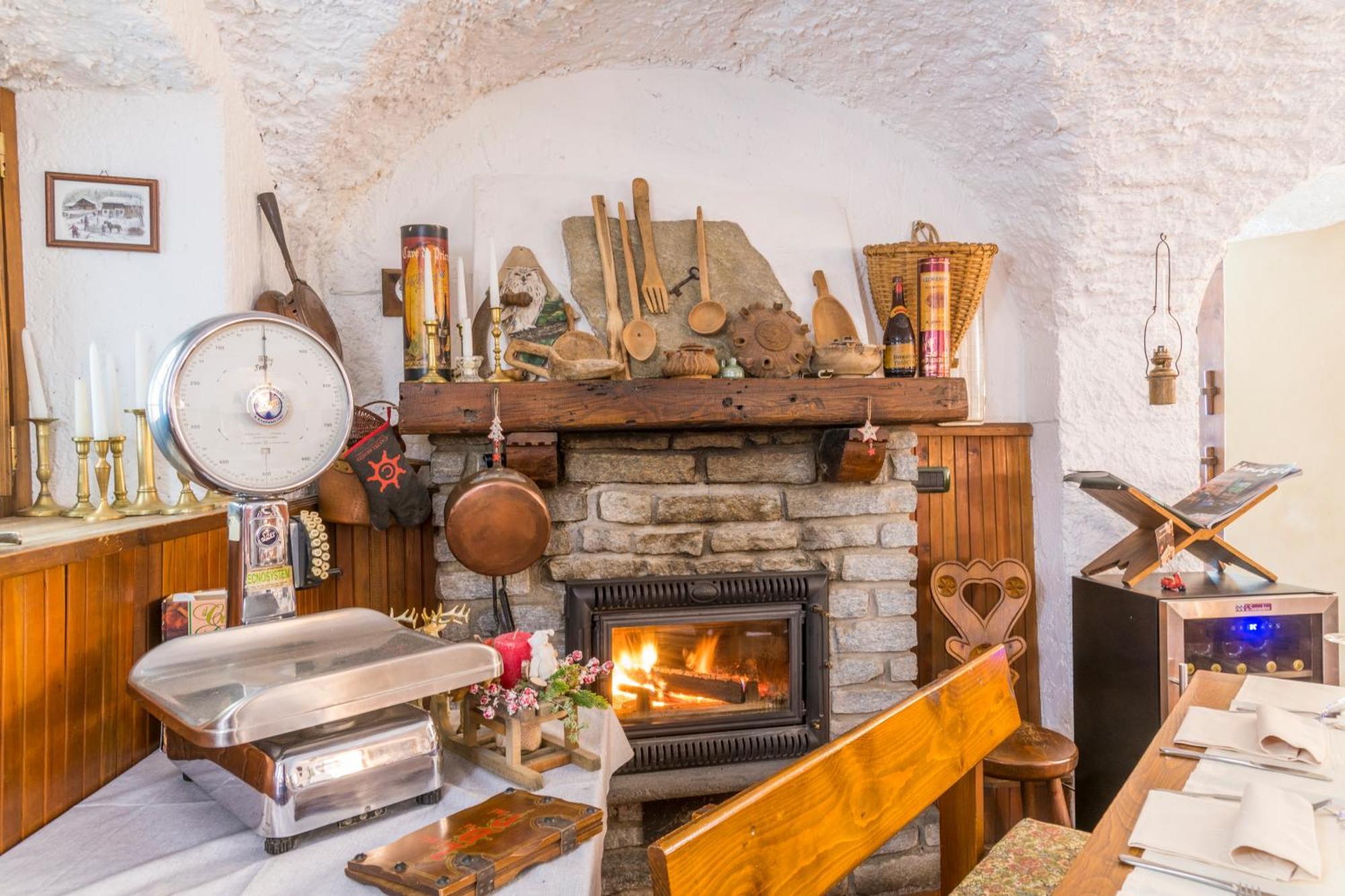 La Placette - Albergo Diffuso E Trattoria 우속스 외부 사진