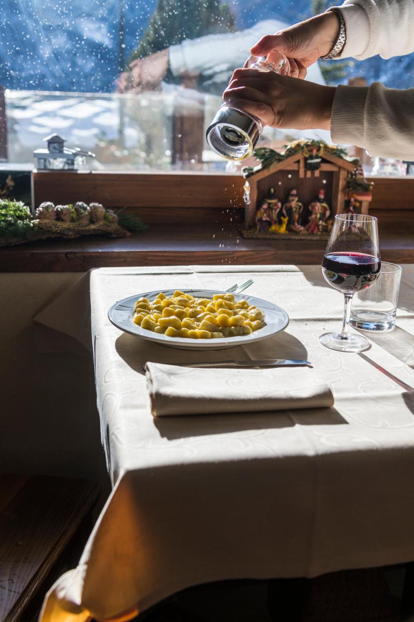 La Placette - Albergo Diffuso E Trattoria 우속스 외부 사진